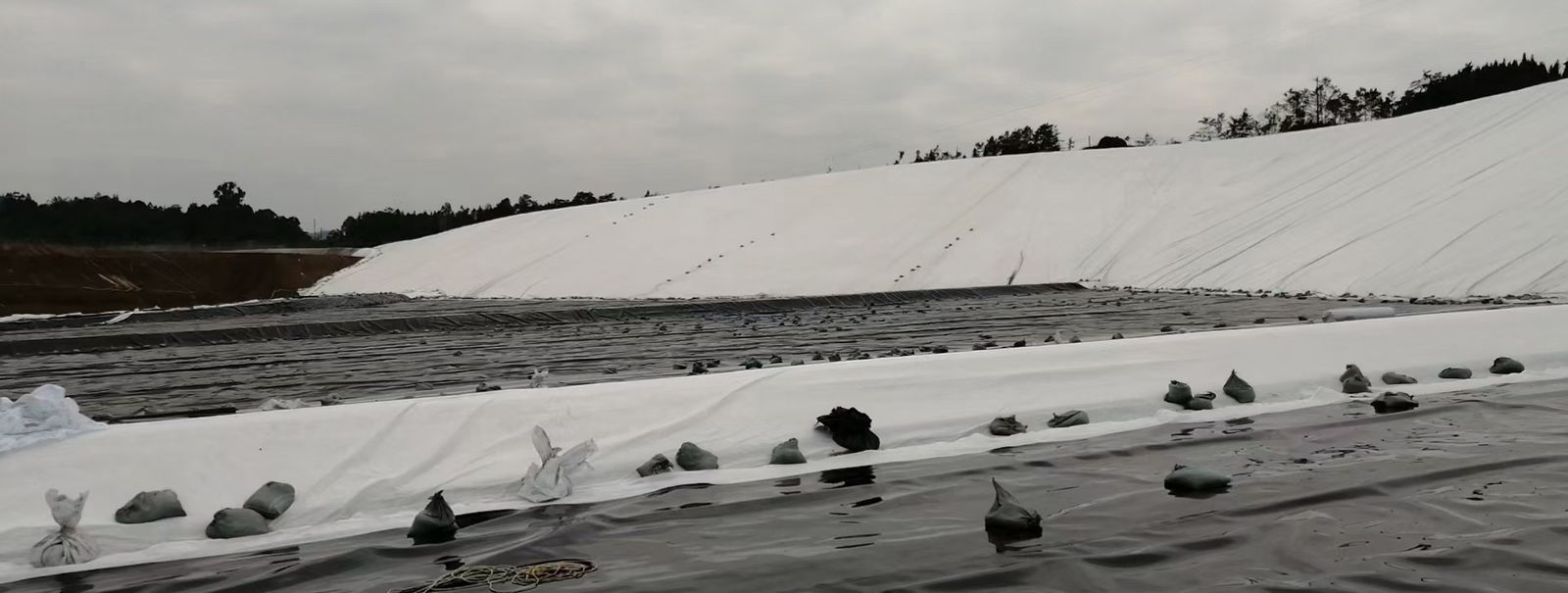 Composite drainage geonet with geotextile bonded on both sides